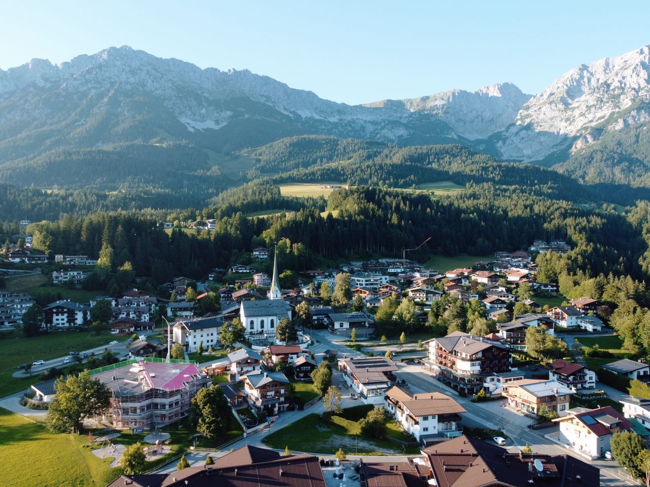 Hotel_Kaiser_in_Tirol_Scheffau_drone_1.jpg