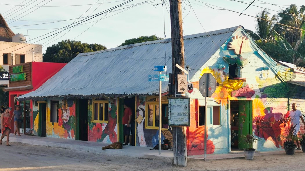 Mini Roadtrip Mexico Isla Holbox streets