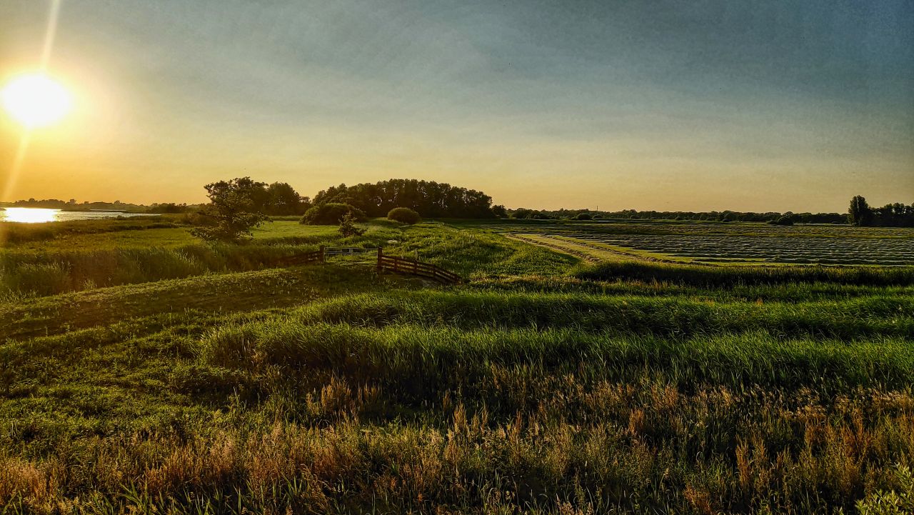 Zuidoost Friesland Rottevalle de Leyen zonsondergang