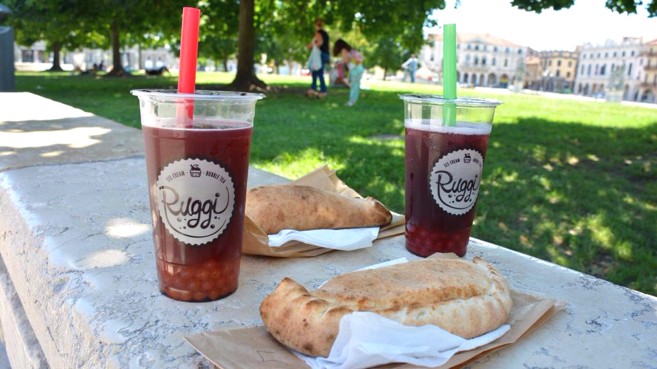 panzerotto en bubble tea op Prato della Valle