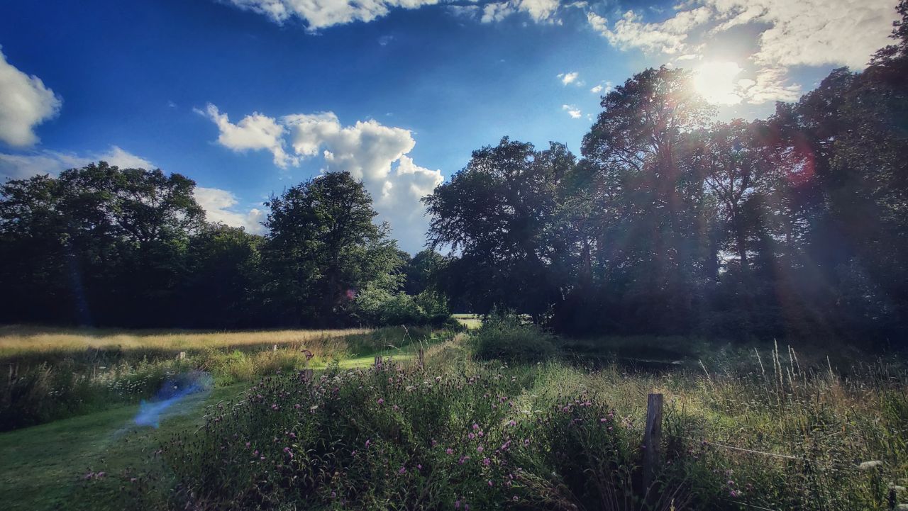 OP10 Boerderijlodges Delden Twente avondzon