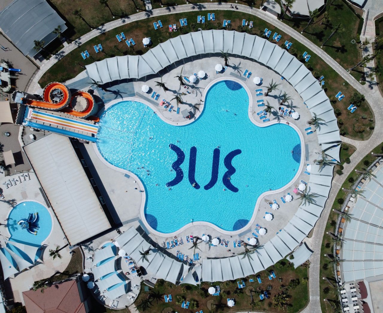 TUI BLUE Palm Garden drone zwembad