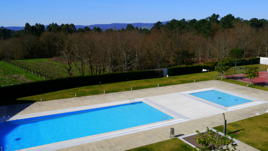 hotel minho swimming pool