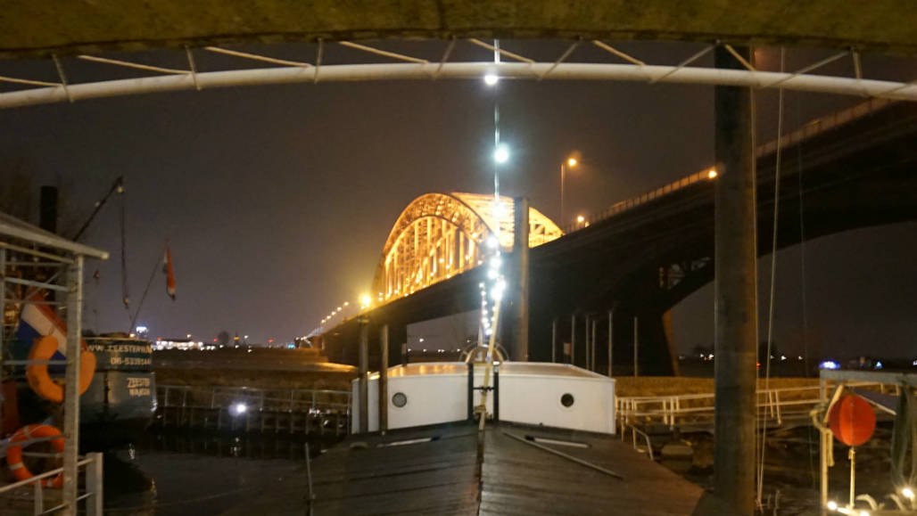 Opoe Sientje Nijmegen Waalbrug